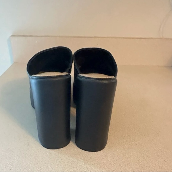 Gianni Bini So Chic Black closed toe platform mule size 10 New - Picture 3 of 5